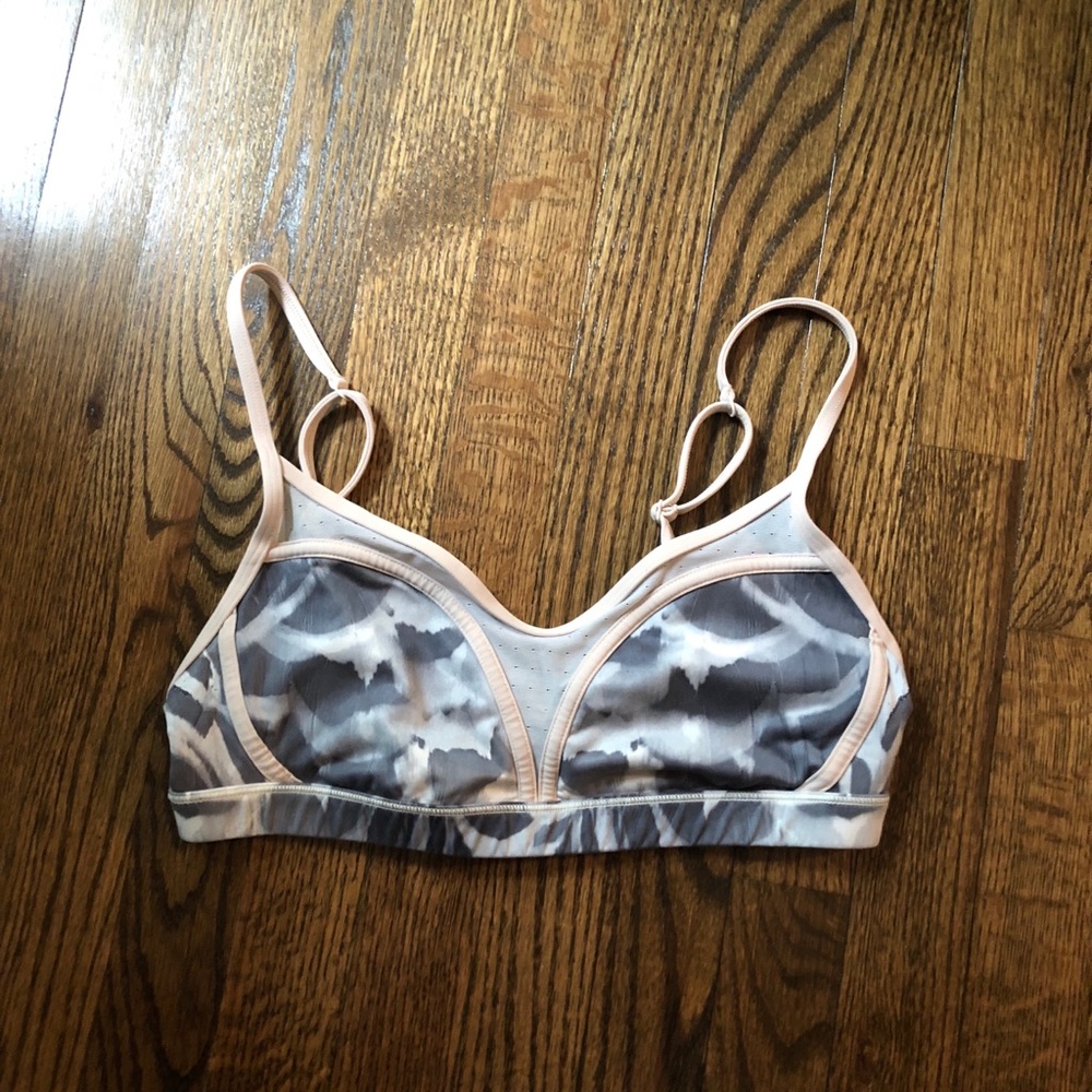 Lululemon sports bra